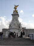 Buckingham Palace - Victoria's statue